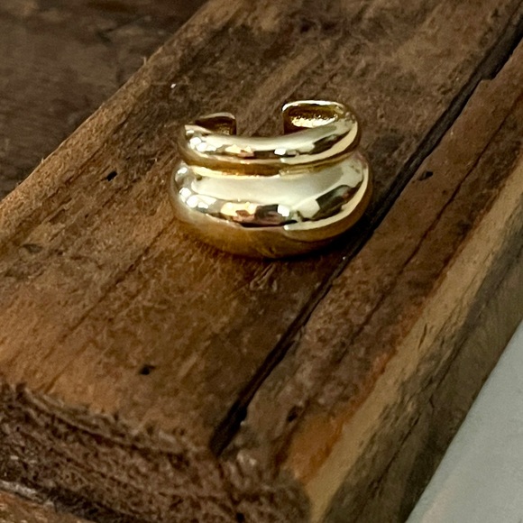 Pretty Bird Jewelry Jewelry - NEW PRETTY BIRD Gold Adjustable Statement Ring